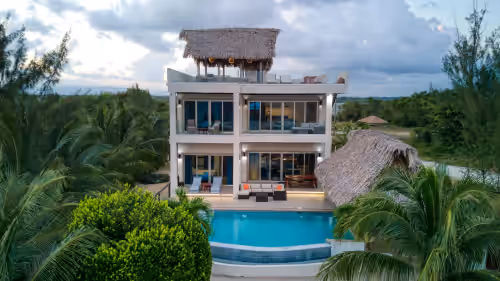 Luxury Beach front Villa withthe best dock/pier in Placencia.