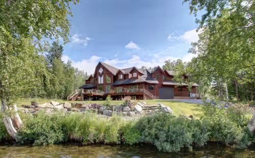 Blue Lantern Lodge - Stunning Lakefront Home Near Anchorage