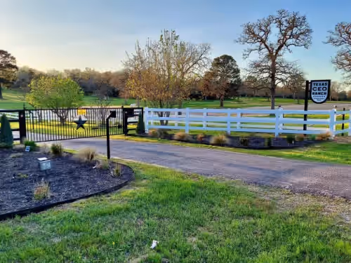 Luxury Ranch Retreat with Pool, Hike & Bike Trails & Golf-Close to COTA & Austin
