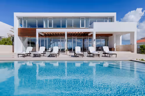 Beaches Edge Oceanfont Villa with Pool and Hot Tub