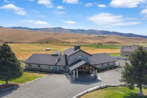 Warrior Rizen Ranch - Mountain Lodge on working dude ranch.