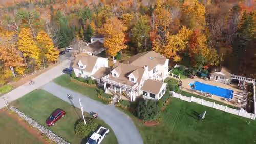 12 BR/13.5 BA Inn w/ Views of White Mountains & Heated Pool