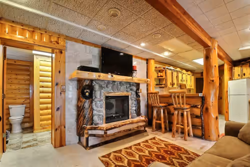 Timber Moose: America's Biggest Log Cabin - 26,500 square feet, big indoor pool