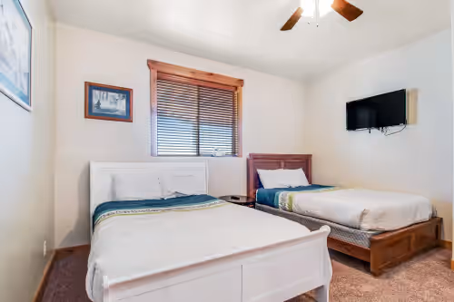New home overlooking Bear Lake with private hot tub & theater room