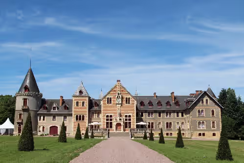 LUXURY RENOVATED CASTLE BEGUIN - 19 rooms for max 40/50 persons, pool, tennis ... Reviews, Deals & Photos 2026 - Vrbo