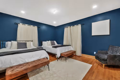 Heated pool & spa, luxury Oasis, centrally located, 5-bed & 3.5 bath